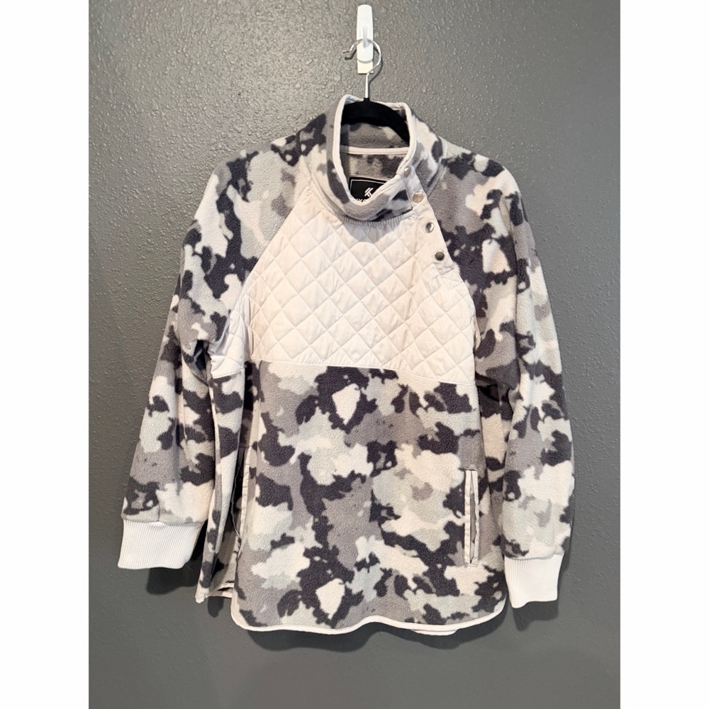 Kyodan Outdoor Quilted Pullover in Black and Gray